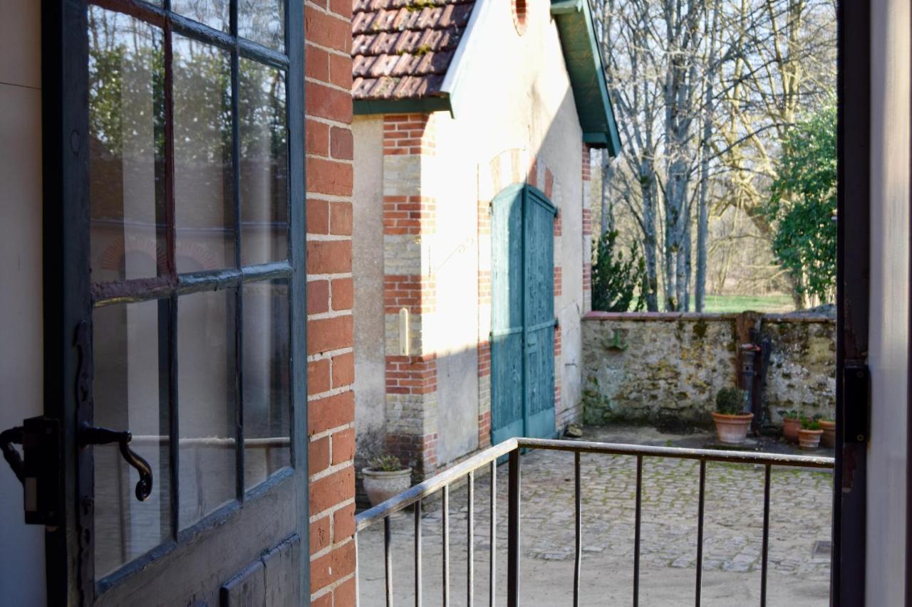 De Chateau De Vaux * Yvre-l'Eveque